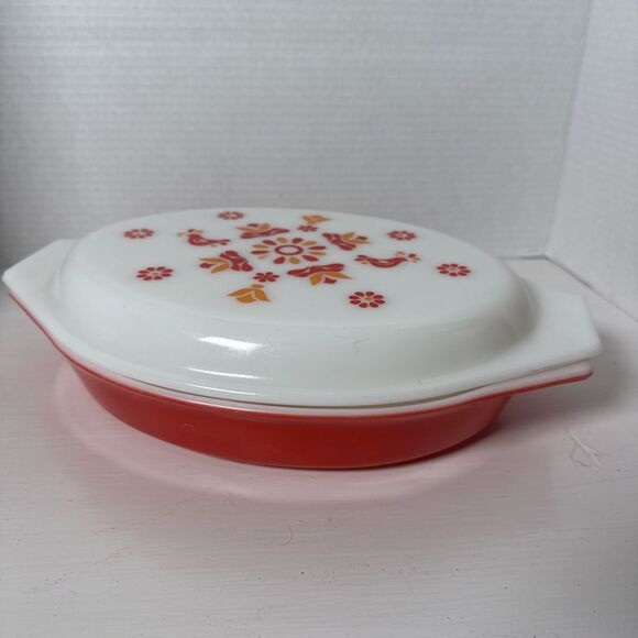 Vintage Pyrex 1 QT Red Friendship Divided Milk Glass Casserole Dish W/Lid Cover - Picture 1 of 12